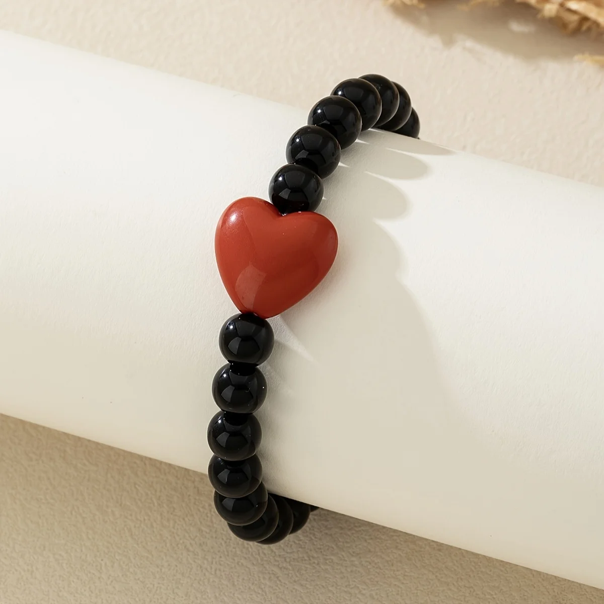 A Stylish and Minimalist Bohemian Vacation-Themed Resin Bead Bracelet with A Colorful Heart, Perfect for Everyday Parties - Detail 1