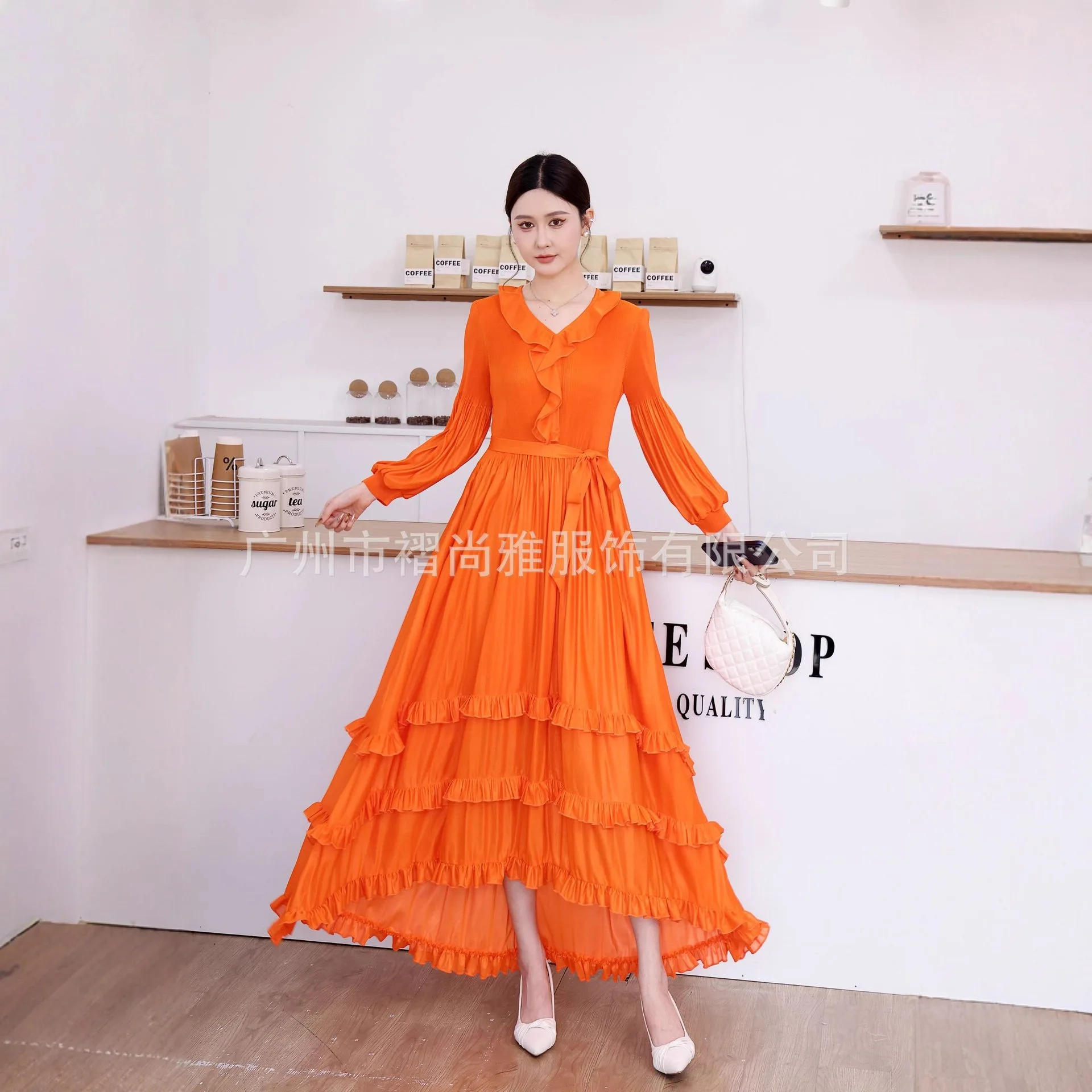 Miyake plissé 2025 automne et hiver nouvelle robe rétro haut de gamme lanterne manches taille à volants couleur unie jupe femme plissée