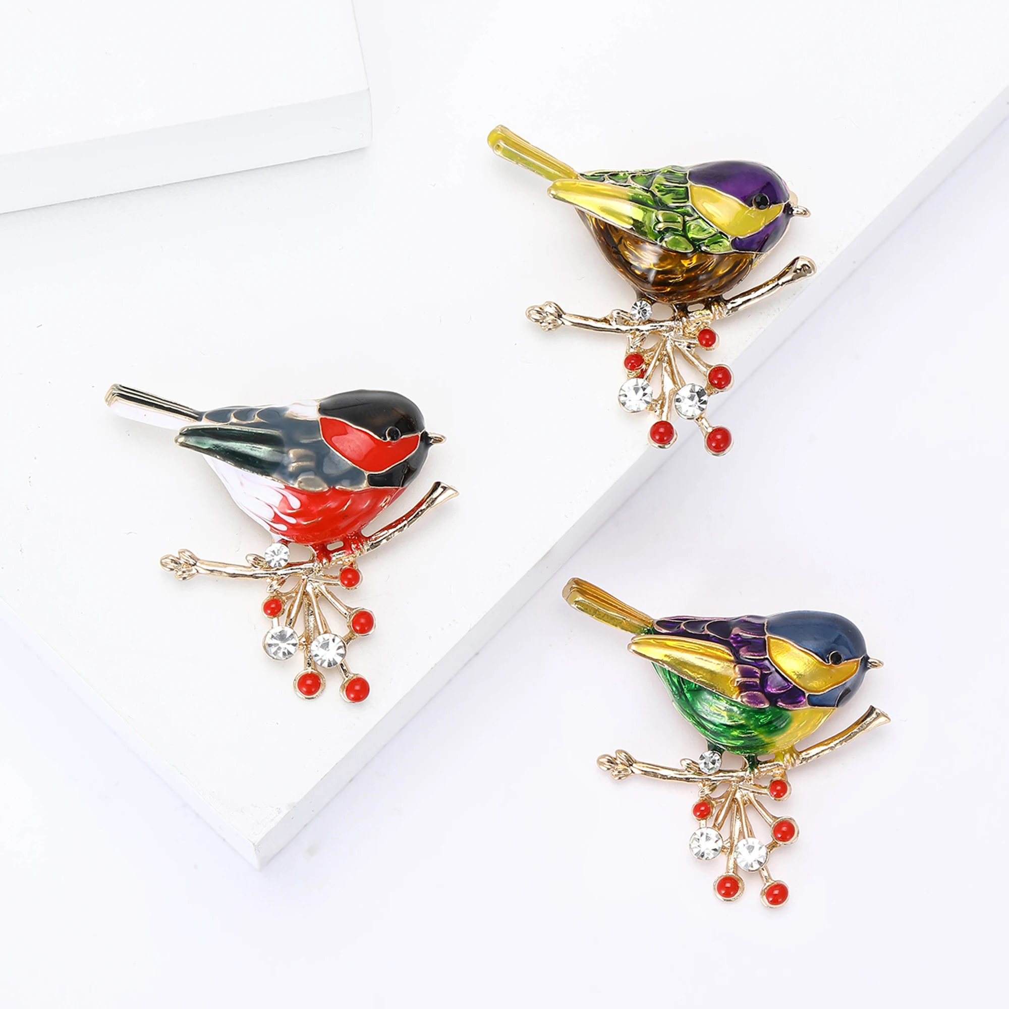 Trendy Enamels Birds Brooches for Women Unisex Animals Rhinestones Pins Badges Office Party Backpack Gifts Jewelry Accessories