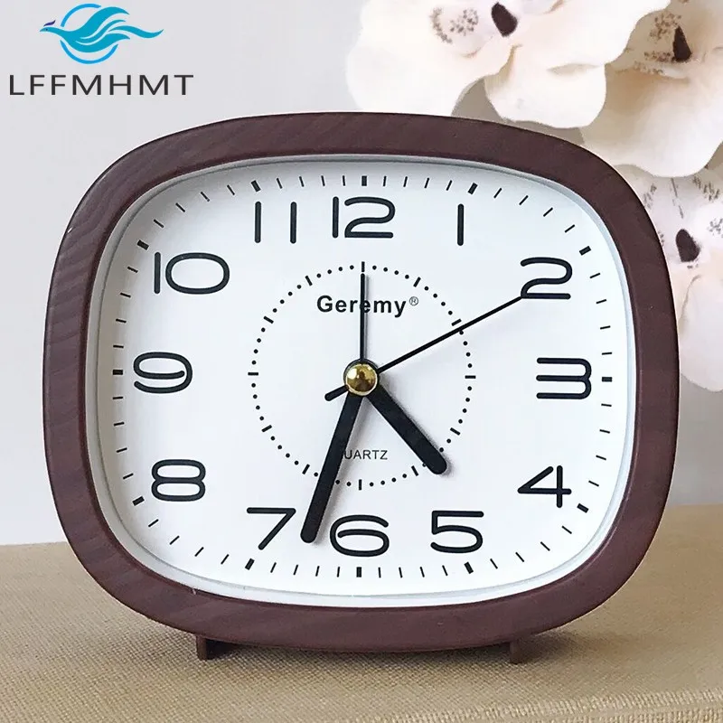 Simple Retro Wood Grain Alarm Clock Large Numbers for Elderly and Students Modern Old-fashion Design Bedside Desk Clock