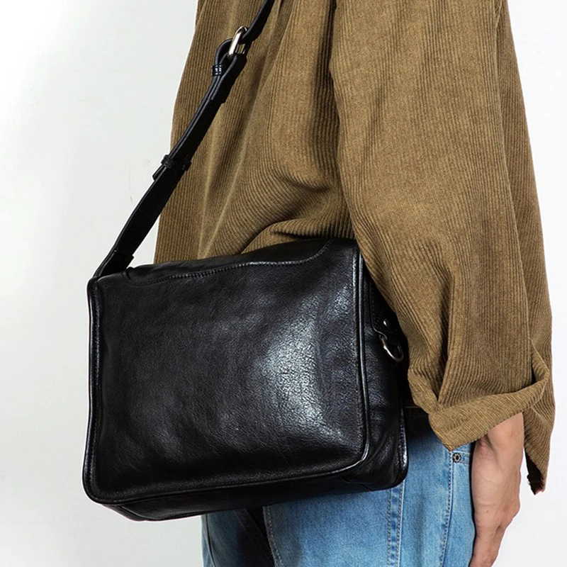 Single-shoulder bag made of top layer cowhide; casual bag for men; fashionable Korean version of genuine leather crossbody bag.