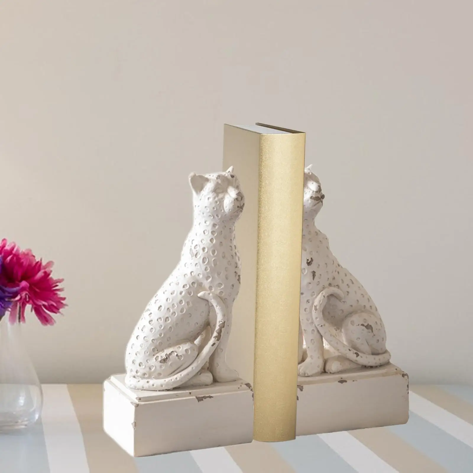 

2 Pieces Leopard Cat Figurines Bookends Book Stopper Resin Sculpture Desktop Decoration for Books Magazines Fine Workmanship