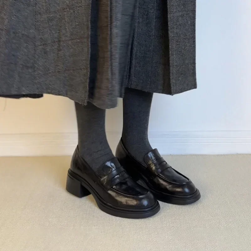 

Винтажные кожаные лоферы, женские пригородные туфли без шнуровки на плоском каблуке с круглым носком, удобная резиновая подошва, весенне-осенний сезон