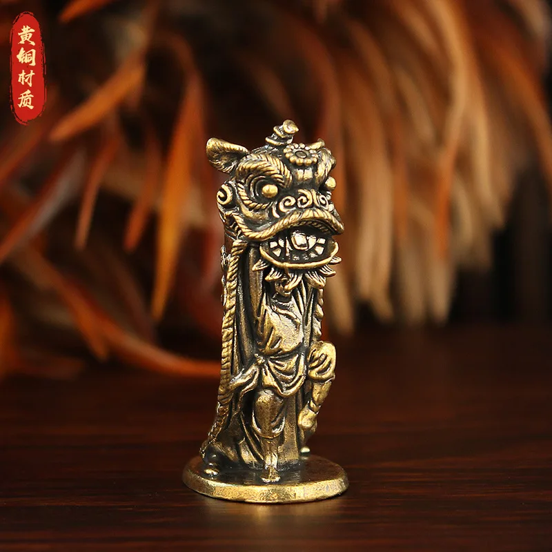 Brass Chinese dance, a trendy and auspicious design featuring a lion awakening from its hibernation, a pure copper tea orna
