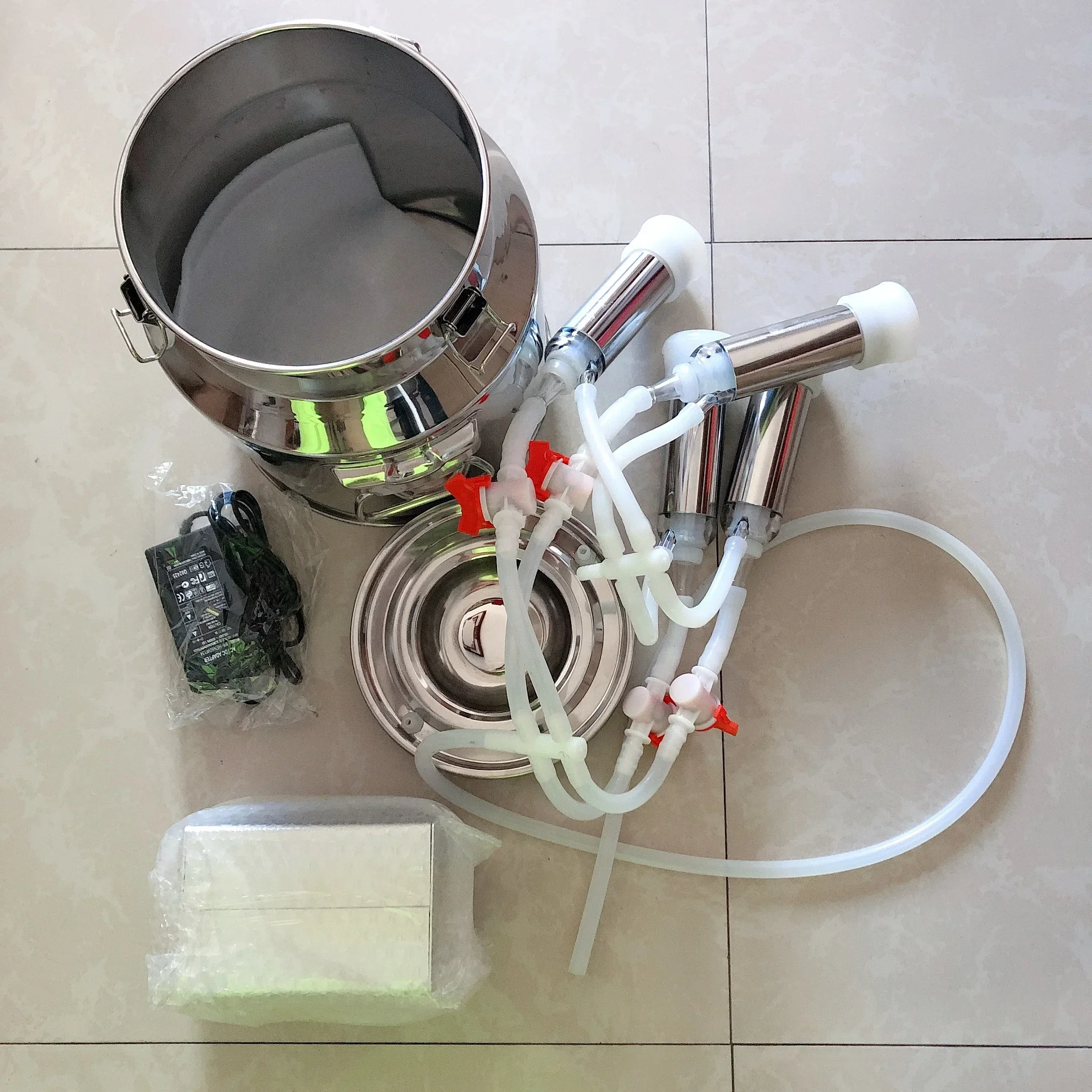 2025/حار بيع 14L دلو من الفولاذ المقاوم للصدأ آلة حلب البقر الصغيرة المحمولة مع بطارية قابلة للشحن ومحول #6