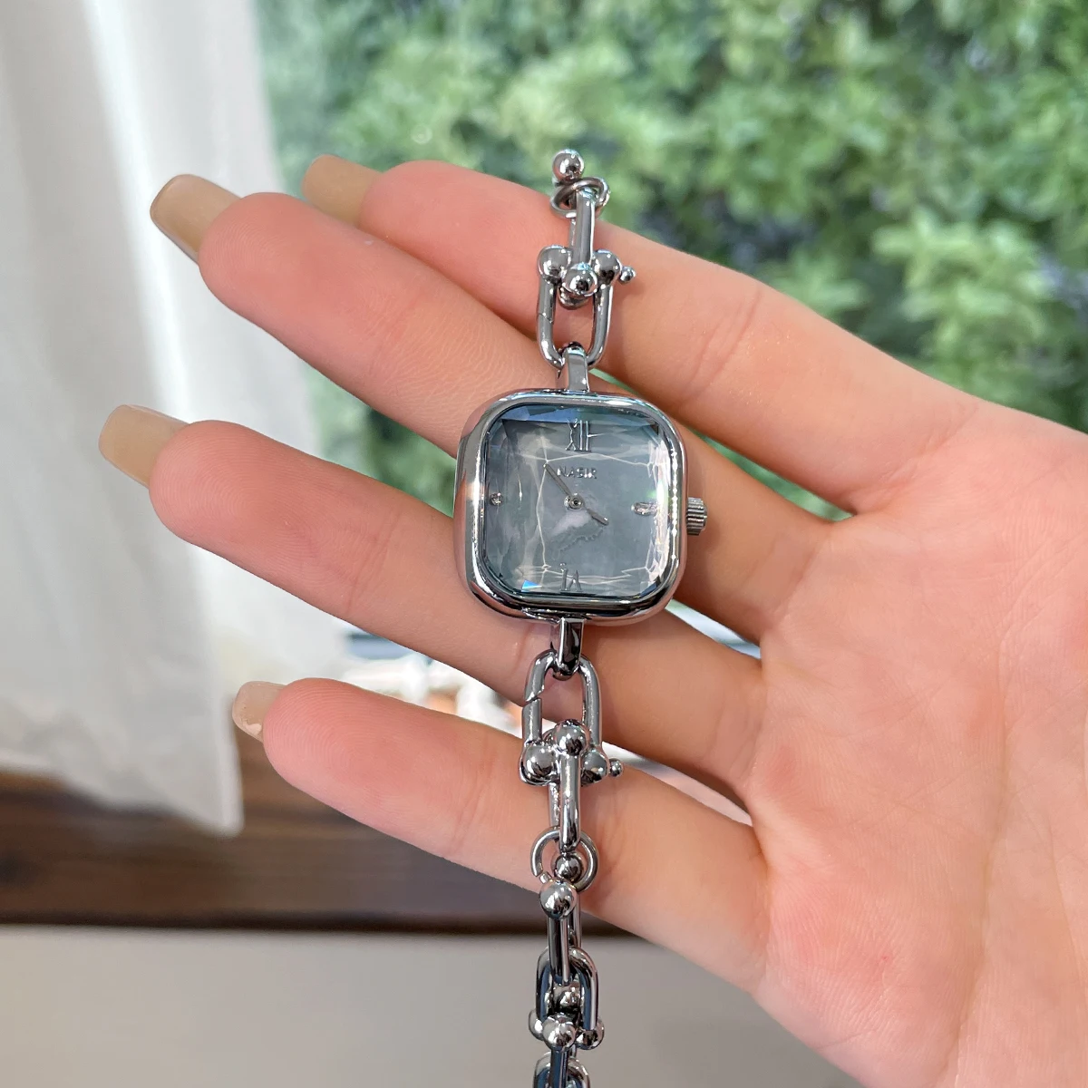 ساعة كوارتز نسائية جديدة متعددة الاستخدامات على شكل سوار من CILOA، فاخرة خفيفة عصرية، مقاومة للماء