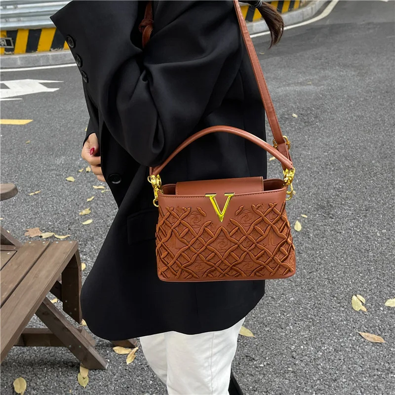 

Designer-Inspired 2025 Women's Shoulder Bag, Vintage Chic Crossbody Purse with Adjustable Strap, Multi-Functional Bag​