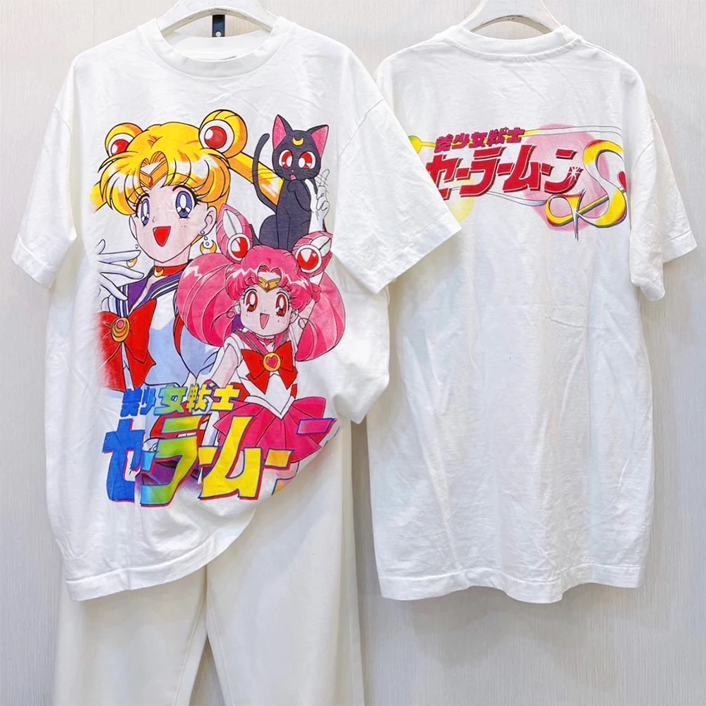 

Свободная футболка большого размера с короткими рукавами и рисунком Сейлор Мун, выглядит миниатюрным, свежим и милым.