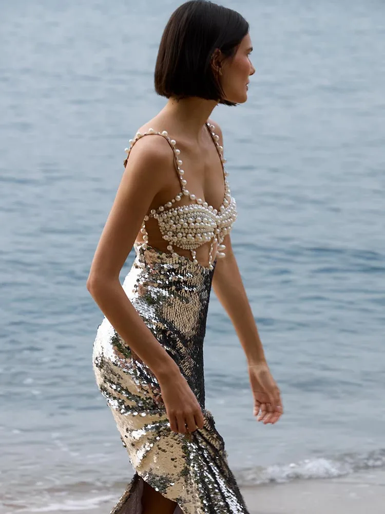 فستان VC Chic مزين بالترتر واللؤلؤ ومزين بفتحات وأشرطة لحفلات السهرة العصرية