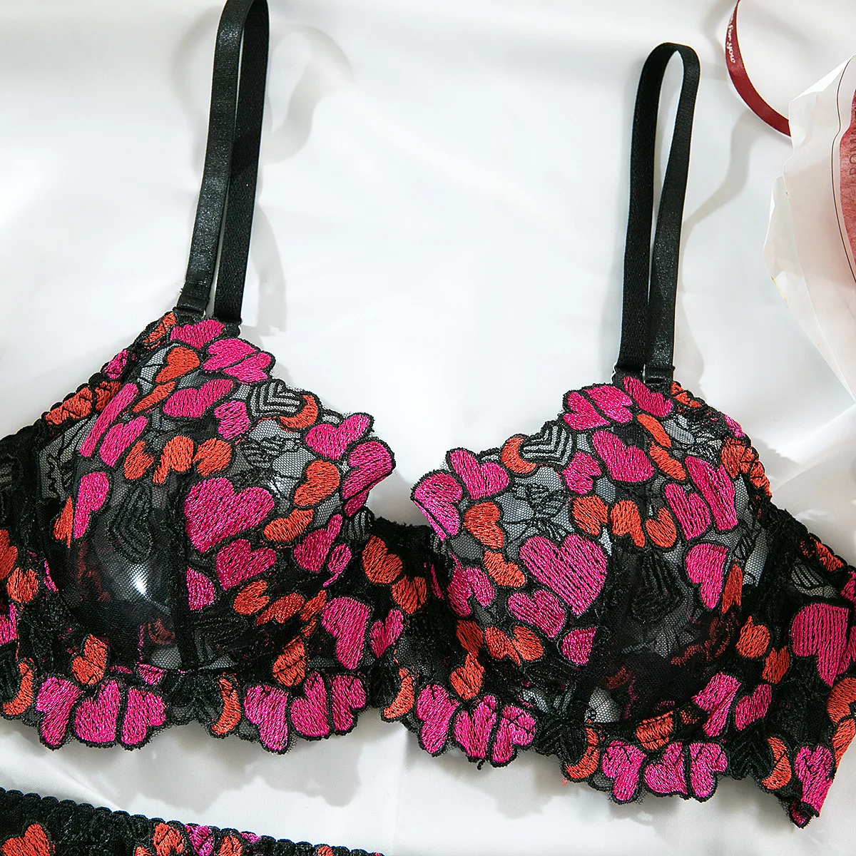 Set esotico con stampa a cuore Set di lingerie sexy con ricamo da donna Set di reggiseno sottile trasparente con prospettiva Abbigliamento esotico