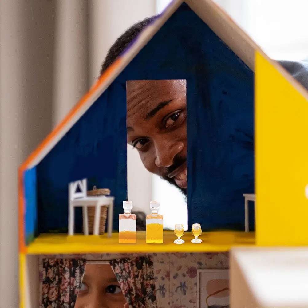 

4 комплекта высококачественных миниатюрных бутылок для вина, компактные реалистичные мини-бутылки для аксессуаров для миниатюрных домиков, украшения рабочего стола, для игр в имитацию