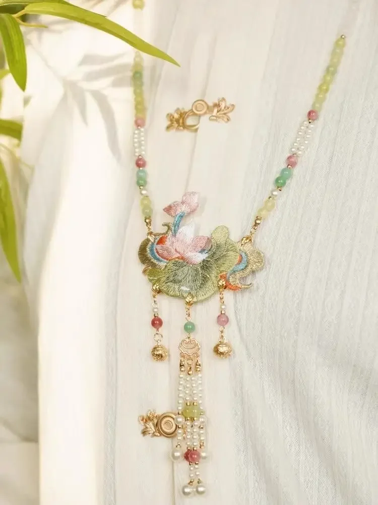 

Original Ancient Clothing Wreath with Long Back Cloud Fresh All-match Double-sided Embroidery Lotus Horse Skirt Chinese Necklace