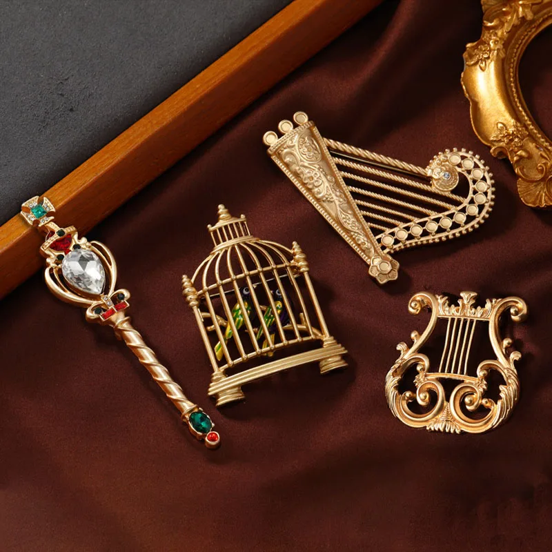 Vintage Baroque Matte Gold Color Series Scepter Birdcage Brooch Fashion Musical Instrument Pin Exquisite Creative Accessory