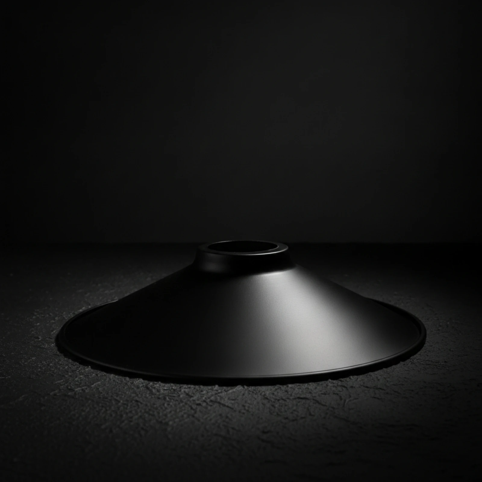 Disc-Shaped Iron Lampshade DIY-Friendly Round Black Iron Shade Pendant Lamp Shade Replacement Easy to Install Light Cover Sturdy