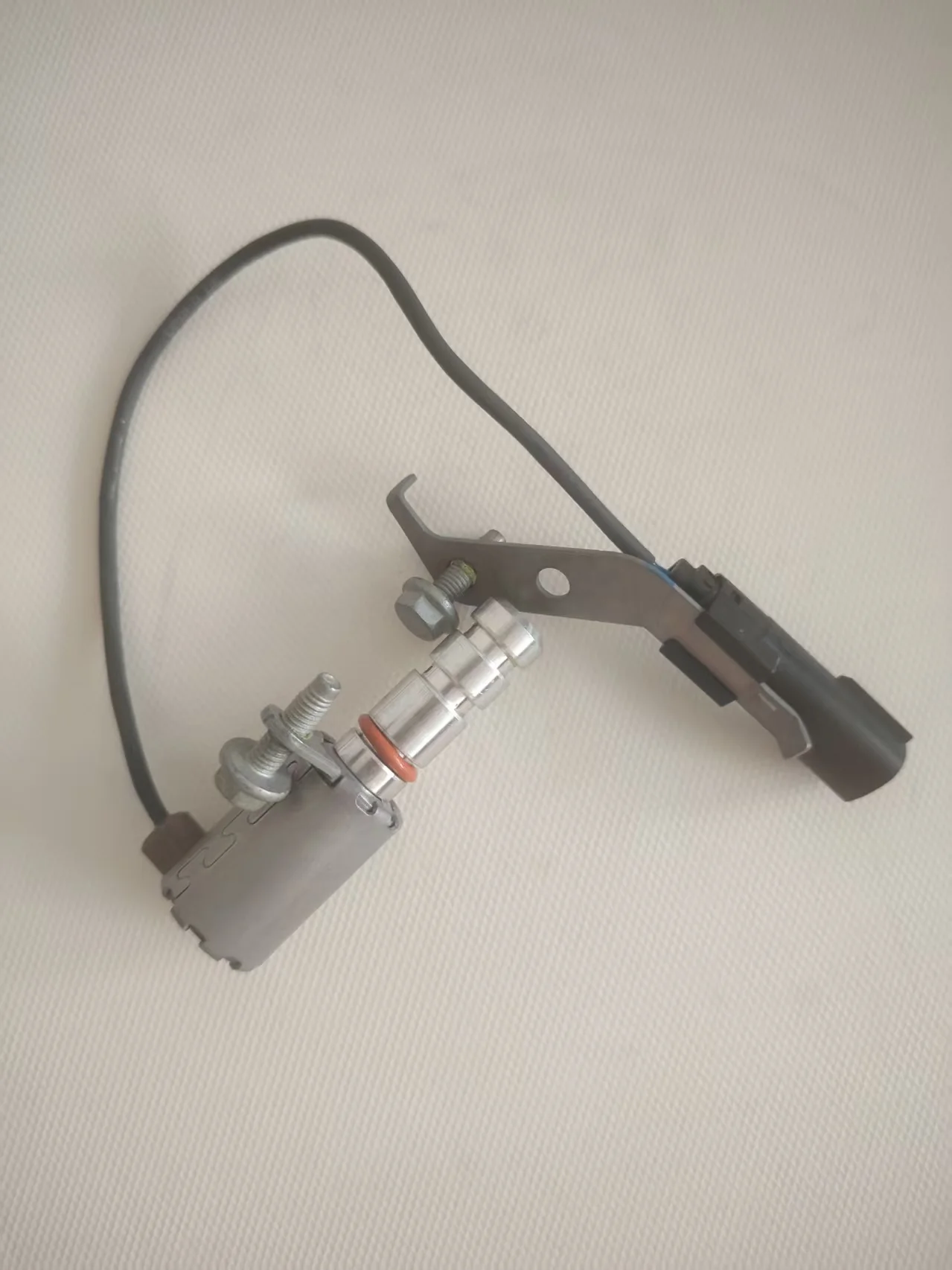 12670746 12632008 12658750 12665170 25202542 Oil Pump Flow Control Valve Oil Pump Solenoid Valve Suitable for Buick Chevrolet Cadillac Ats Ct6 Xt5 Gl8S Equinox Envision New Lacrosse Malibu XL Ltg Lcv Lhp Models view 5