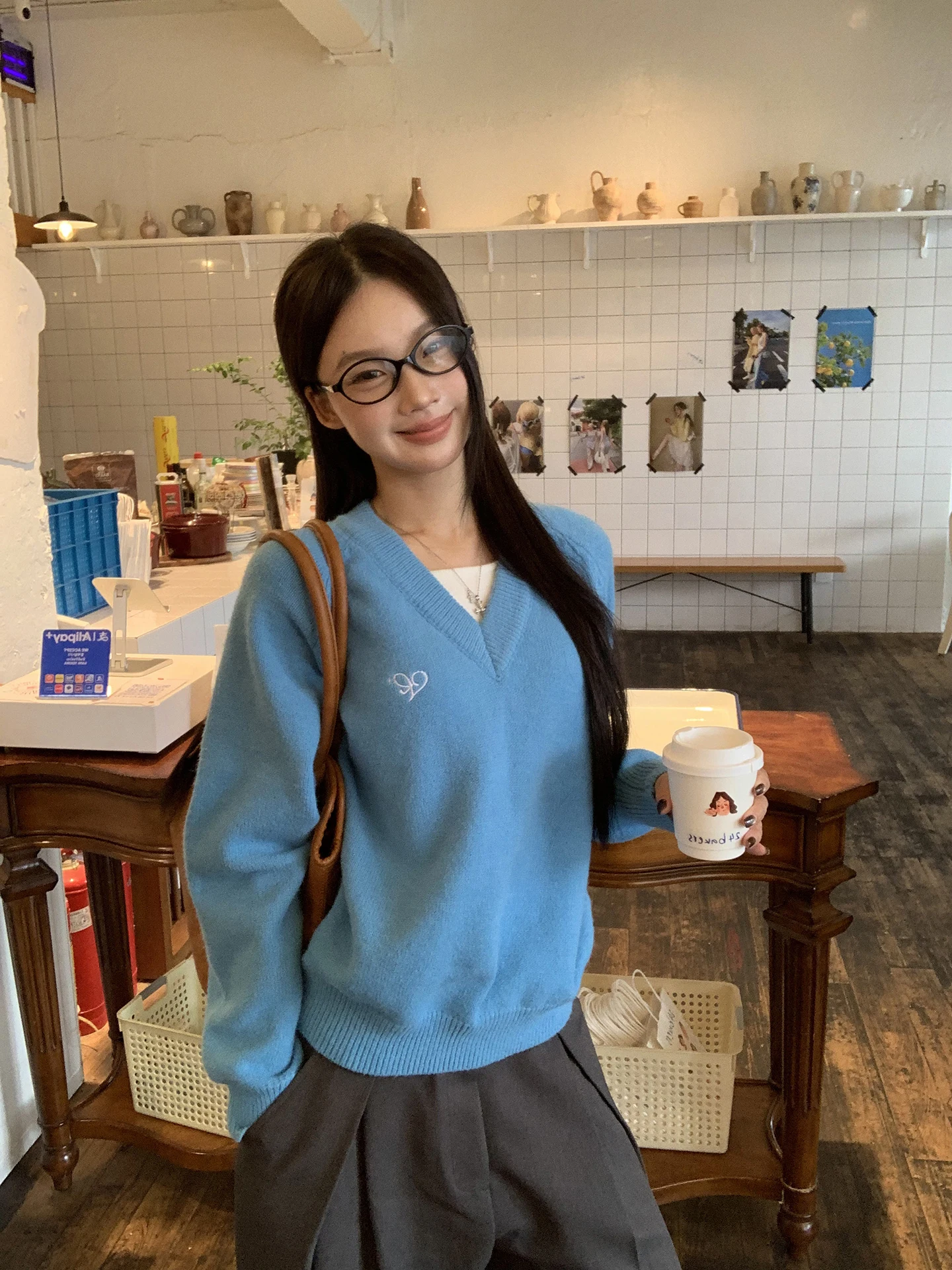 

Синий вязаный свитер женский осенне-зимний, свободный крой, красивый топ с V-образным вырезом, прямой крой, тонкий, цельный, без подкладки