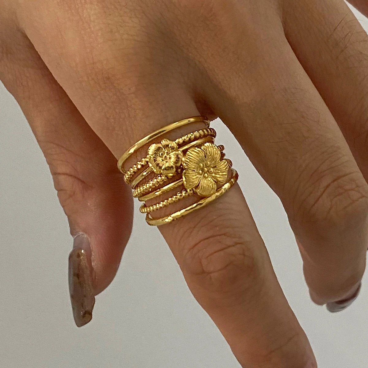 

AIKOER Minimalist 3pcs Ring Set 18K Gold Color Plated Stainless Steel Threaded Stacked Rings For Women Party Gifts