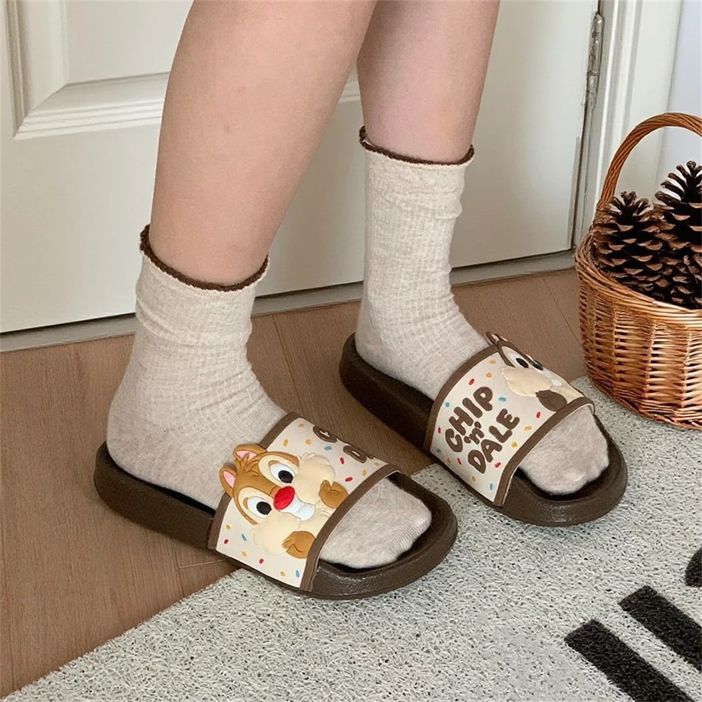 

Милые тапочки Qiqi Diti с героями мультфильмов, домашние нескользящие летние крутые тапочки с сердечками для девочек, женские сандалии на плоской подошве, EVA oe Sole