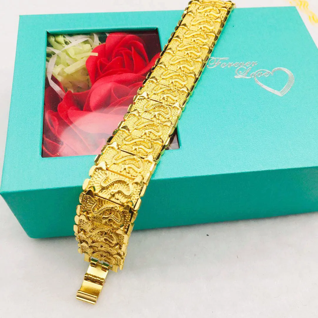 men’s polished dragon pattern gold bracelet containing 24K pure gold AU999 stands out prominently at banquets and dinners.