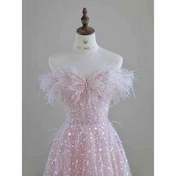 Vestidos de dama de honor rosas elegantes, lazo de plumas, lentejuelas, perlas, apliques sin tirantes, línea a larga, fiesta de boda, vestidos de graduación, nuevo