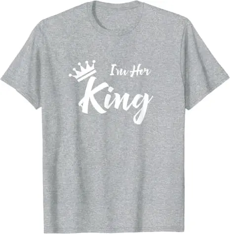 Ich bin ihr König Lustiges T-Shirt für Freund und Freundin Y2k Personalisiertes T-Shirt mit der Aufschrift „Ich bin seine Königin“ Geschenk für Frau, Mann, Jahrestag Kleidung – Detail 7