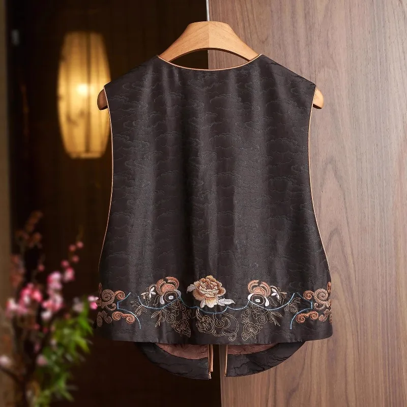 Vintage Temperament V Neck Sleeveless Fashion Vest Women Spring Summer Exquisite Embroidery Lace Up Camis French Elegant Top