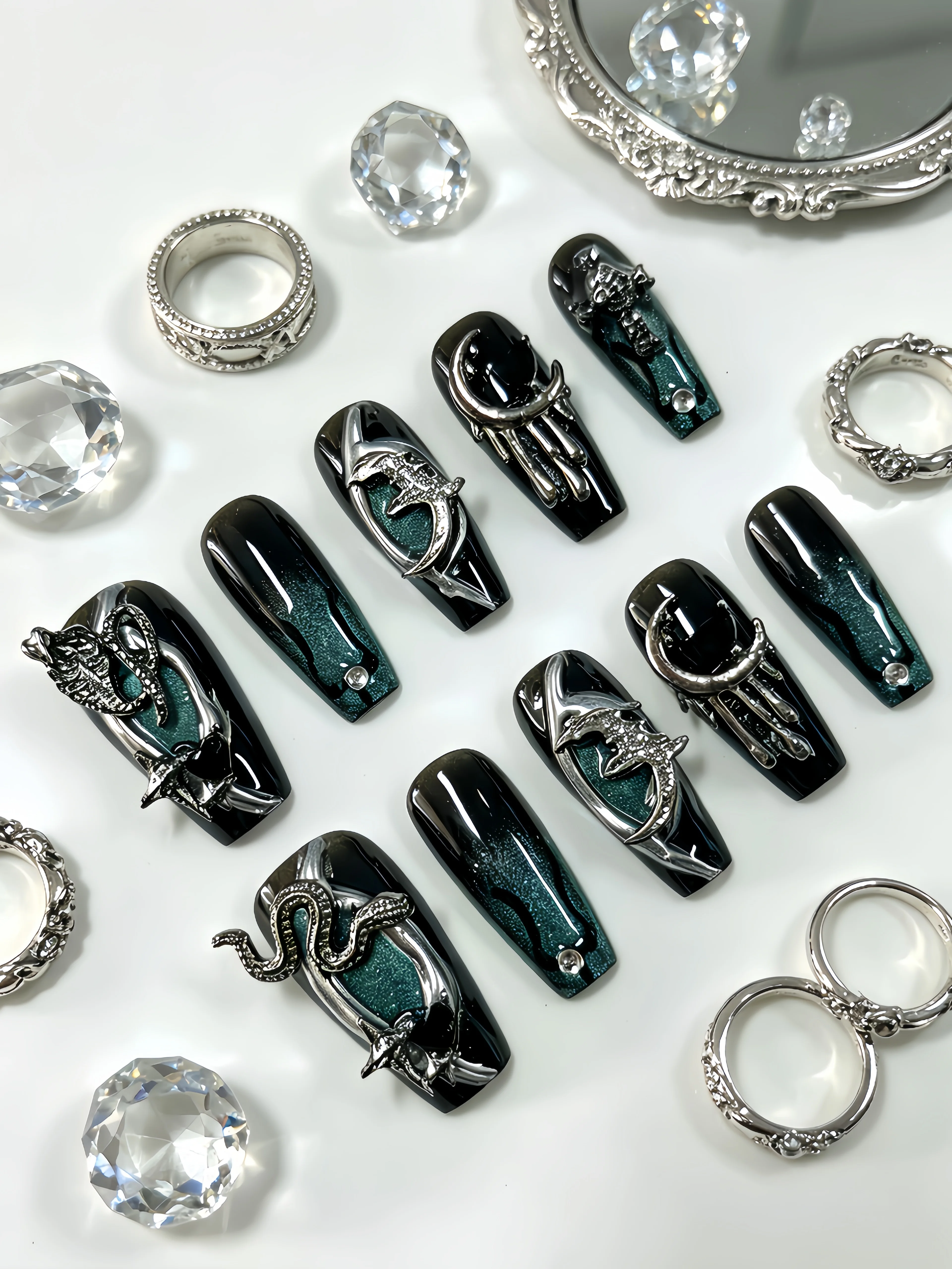 10 Pieces of Medium-Length Trapezoidal Press-On Nails, Black and Green Color-Blocking Gradient with Silver Glitter Cat-Eye Effect, Silver Moon Heart Rhinestones, Cross Rhinestones, Snake Pattern, Star Embellishments, Y2K Gothic Style Nail Tips, Dark Style Korean Ins-Style Daily Wear Nails, Punk Style Nail Stickers for Daily Use, Workplace, Office, Bar, Clubbing, Music Festivals, Celebrations, Parties, Etc., Sweet and Cool Style Nails for Trendy Girls, Includes One Jelly Glue and One Nail File