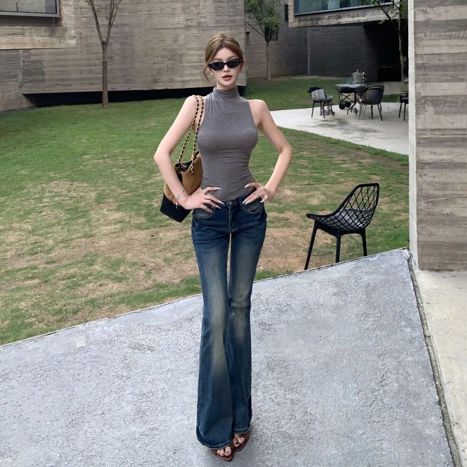 

Slim Fit Sleeveless High Collar Vest Low Waist Bell Bottom Jeans Retro Style Cotton Polyester Blend Ladies Fashion Spring Sum...