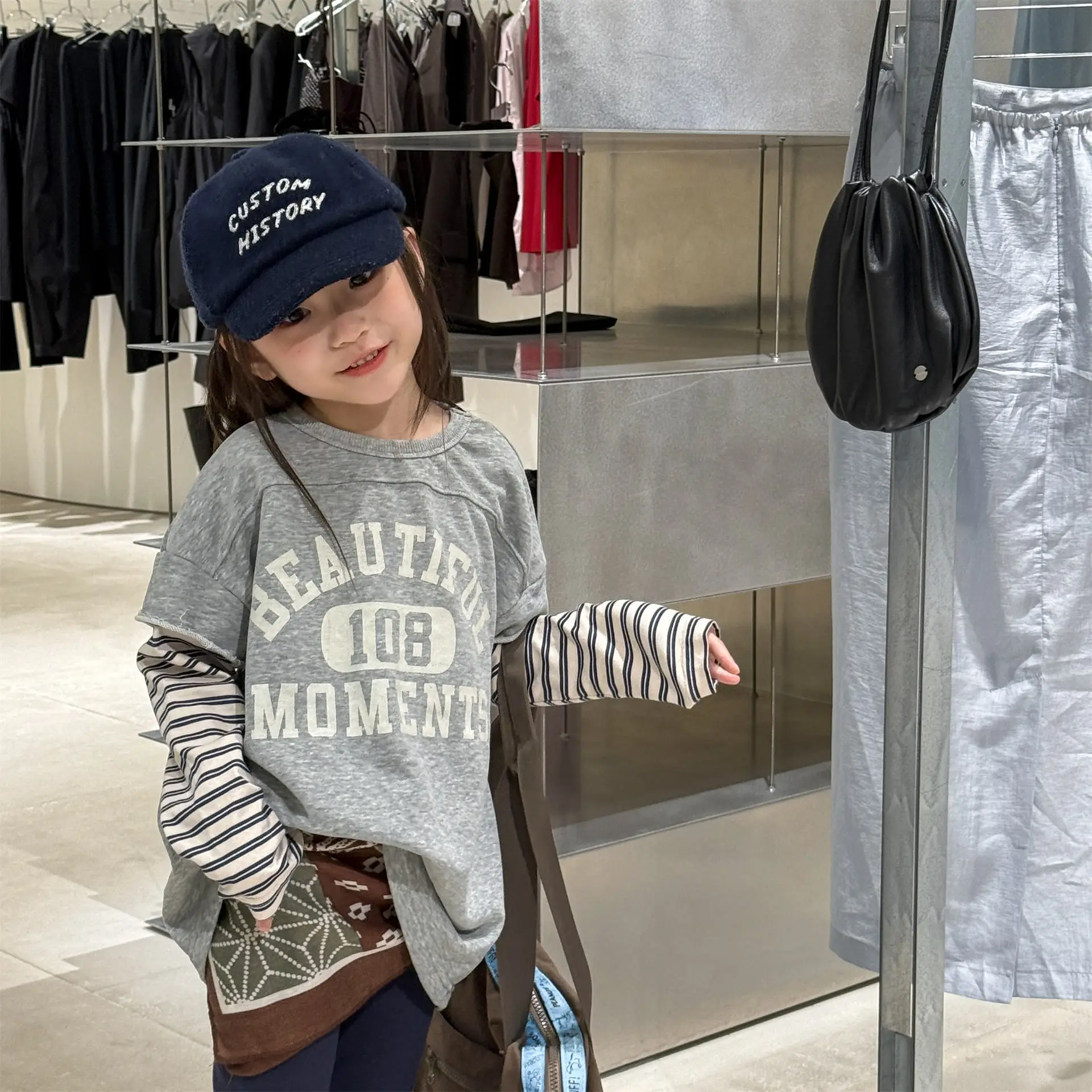 T-shirt a maniche lunghe per bambini autunno 2025 stile coreano ragazzi e ragazze girocollo felpa misto cotone pullover casual top 1-8 anni