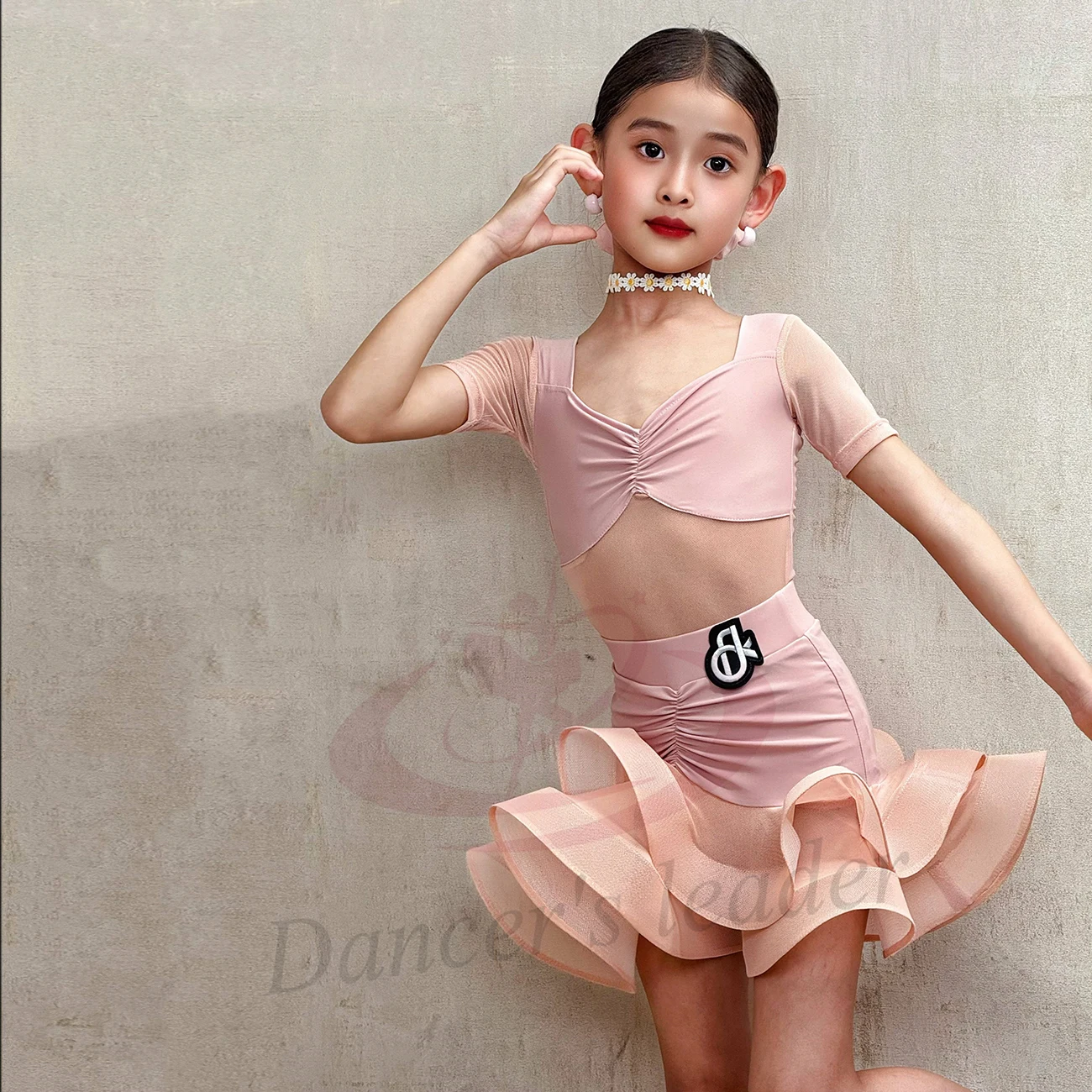 プリーツ襟付きラテンダンスプロフェッショナルドレス、フィッシュボーンスカート、サンバ闘牛、娘の標準ステージ衣装