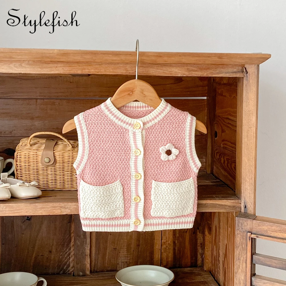 

Autumn new style for 0-3 year old girl with border color pockets all-match flower knitted vest cardigan coat