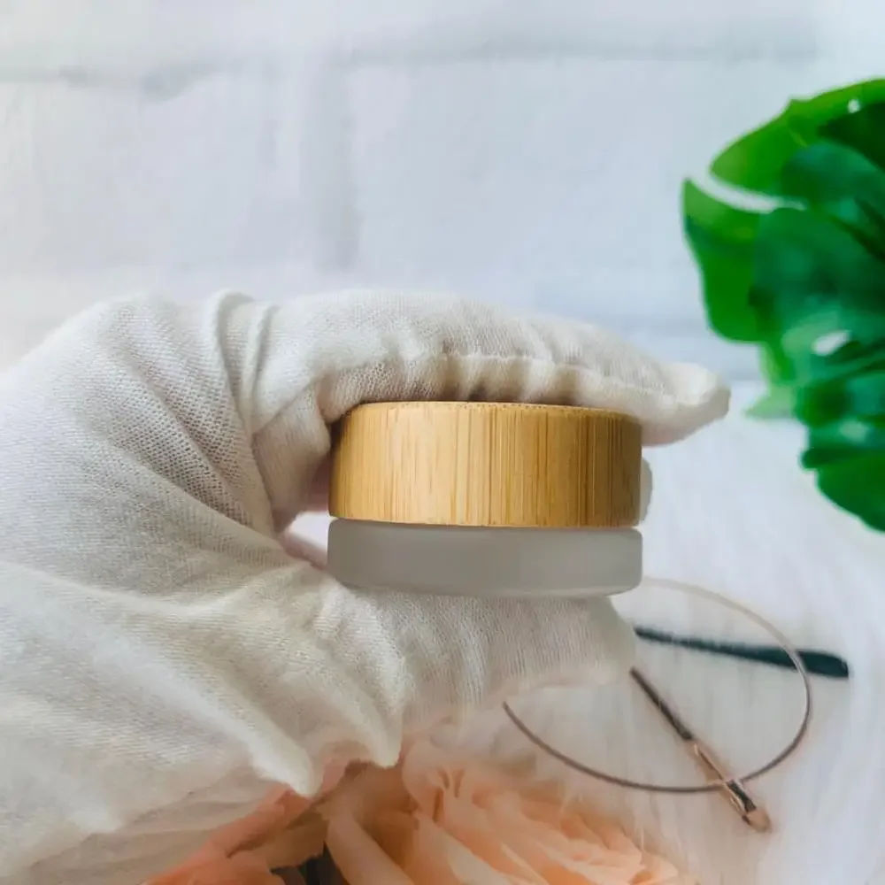 

Cosmetic Glass Jar Frosted Glass Cream Jars With Bamboo Lid Loose Powder Jar Eco-friendly Recyclable Jar with Bamboo Lids