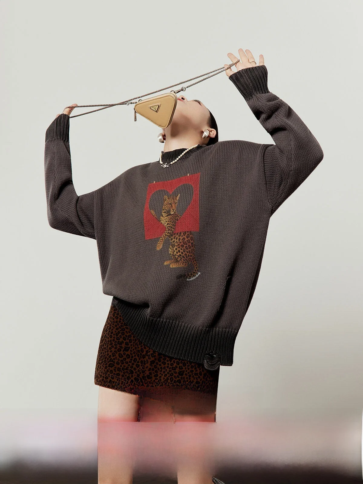 

Вязаный свободный женский свитер Bla с леопардовым принтом, повседневный модный топ с длинными рукавами от Zhou Li Wu, новинка весенней коллекции