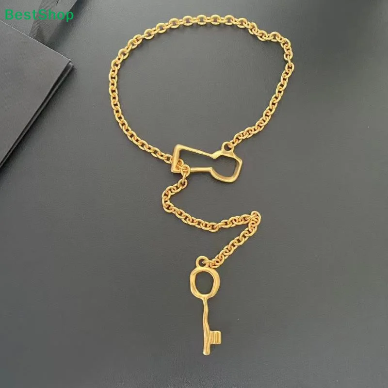 ❄-colar-com-pingente-de-chave-dourada-–-colar-minimalista-em-formato-y-com-fecho-toggle