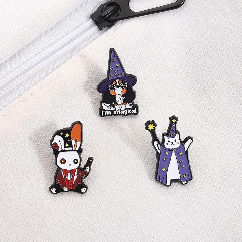 Cartoon Zauberer Tier Emaille Pins Kreative ICH bin Magische Hund Zauberer Magie Hut Kaninchen Katze Brosche Revers Abzeichen Punk Schmuck geschenke