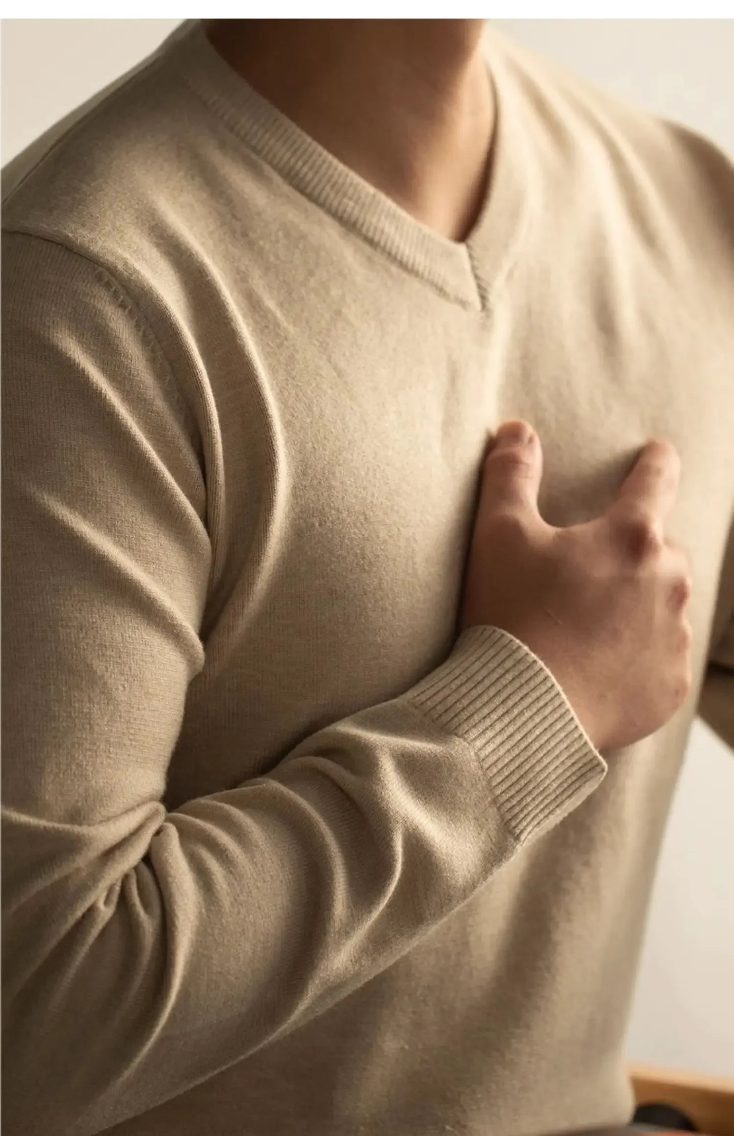 

2025 мужские пуловеры с v-образным вырезом, мягкий трикотаж, базовый слой, свободный тонкий свитер больших размеров, весенний умный повседневный термостойкий однотонный мужской свитер