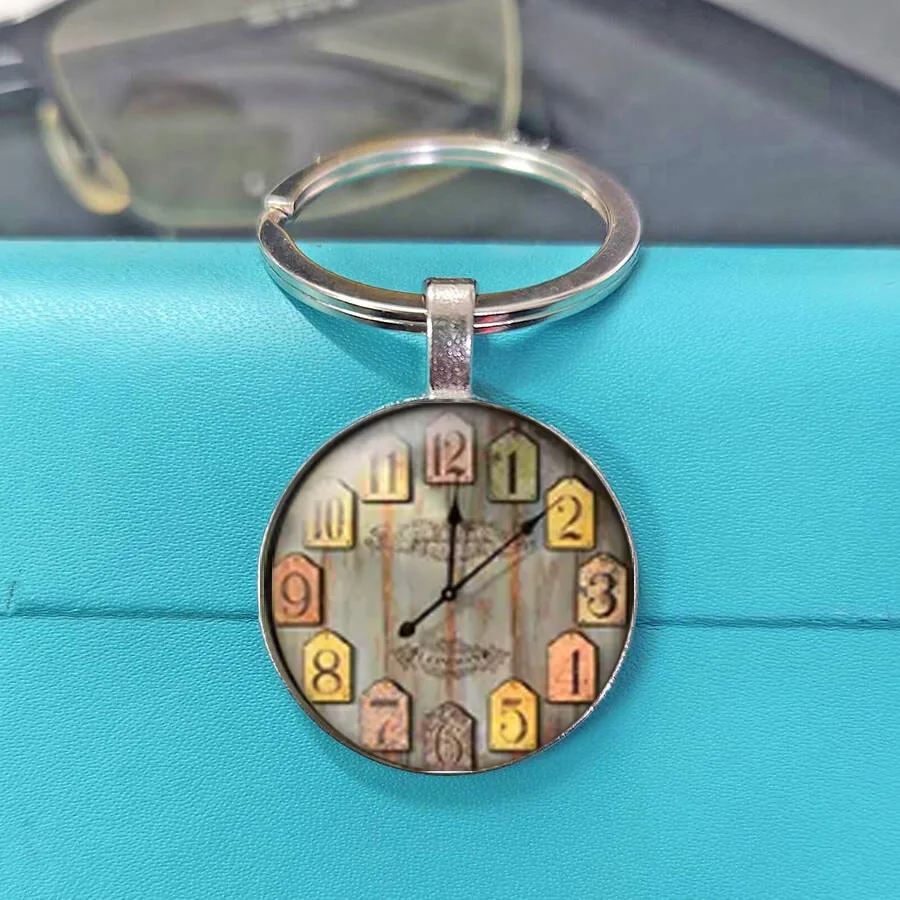 Porte-clés Horloge Yin Yang Populaire et Inspirant - Cadran de Philosophie Orientale, Breloque de Sac Unisexe Unique et Mystique