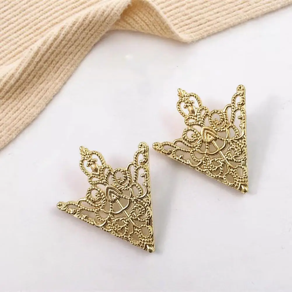 Women Brooch Triangle Shirt Alloy Collar Clip Palace Style Collar Buckle Vintage Elegant Collar Pin Collars Brooch Neck Clip