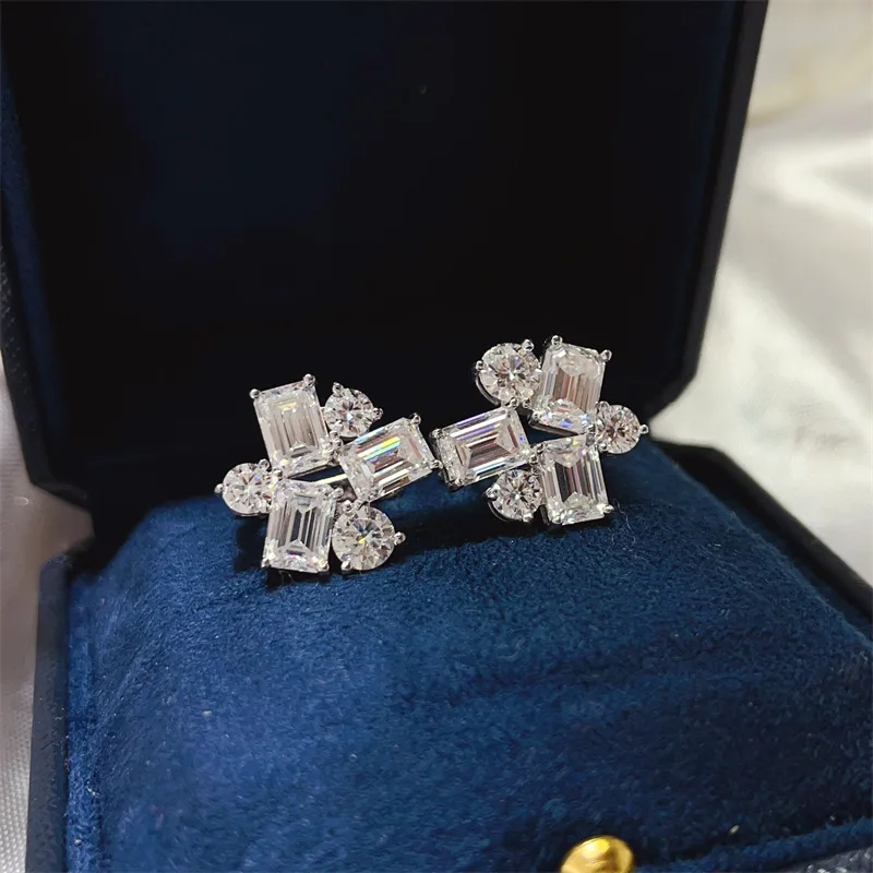 Skin Brightening Moissanite PT950 Platinum Single 4.1 Carat Luxury Exaggerated Ear Hoops for Women, skin-friendly facial decor