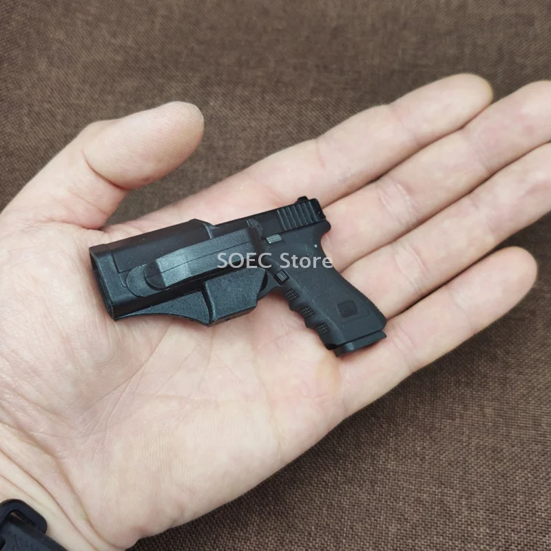 1Pcs 1:3 Metal Gun Keychain Holster Quick Pull Protective Case 1: 3 Glock G17 Model Specific Accessory Plastic Protective Cover