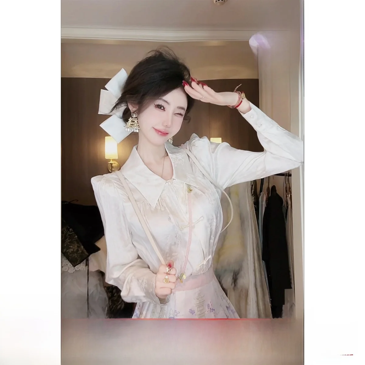 

Новая китайская атласная блузка Sun Ya с цветочной вышивкой в национальном стиле, с длинным рукавом, воротником, стандартного кроя, для осеннего сезона