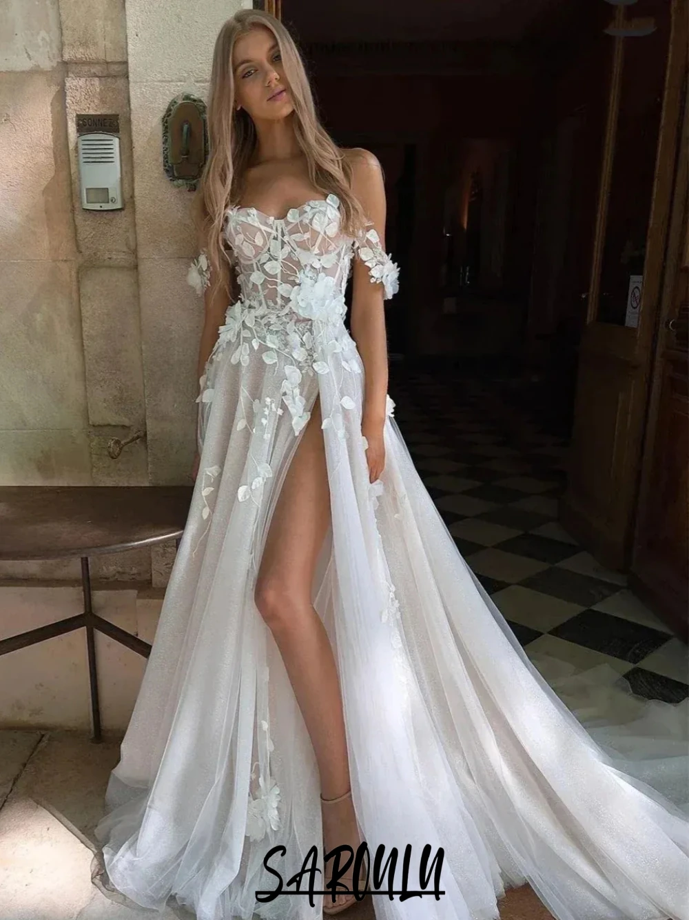 

Bohemian Floral Appliques Chic Wedding Dress Romantic Sweetheart Neckline A Line Modern Side Split Customized Bridal Gown