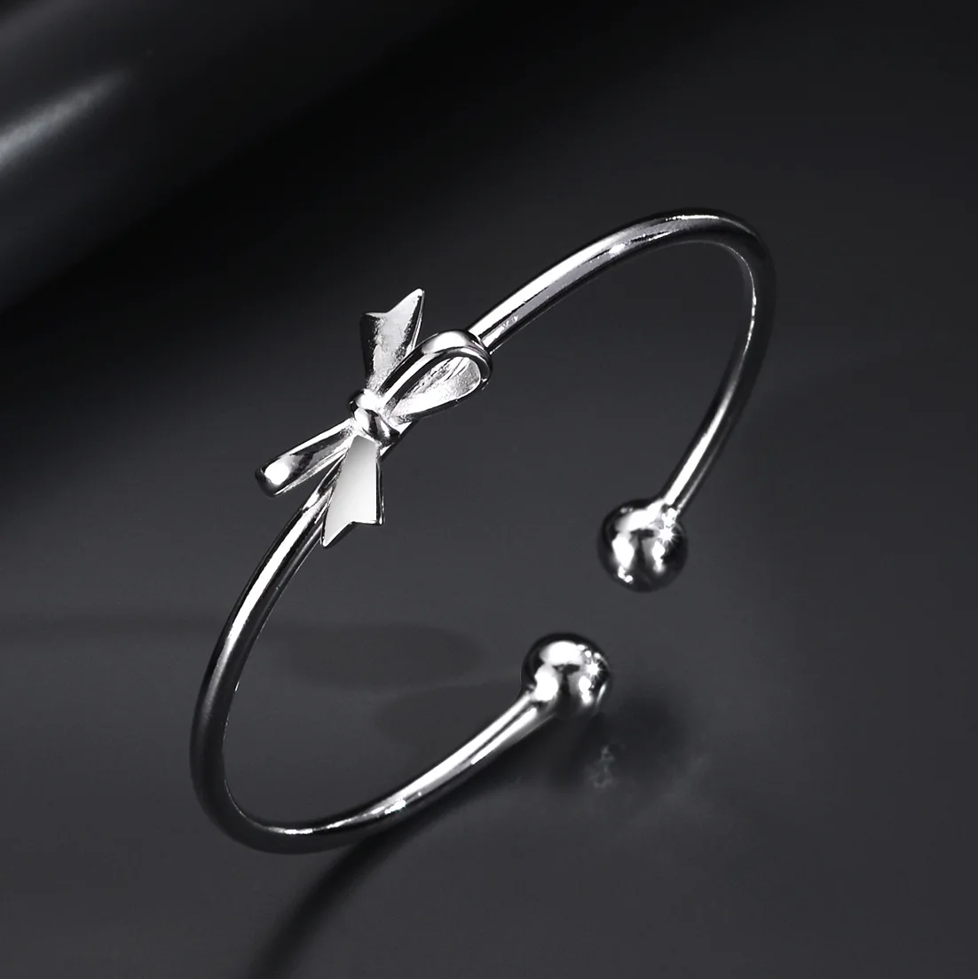 Fashion Open Bracelets Bangles for Women Trendy Silver Color Bow Knot Charms Bangle Wedding Party Elegant Jewelry Girls Gift