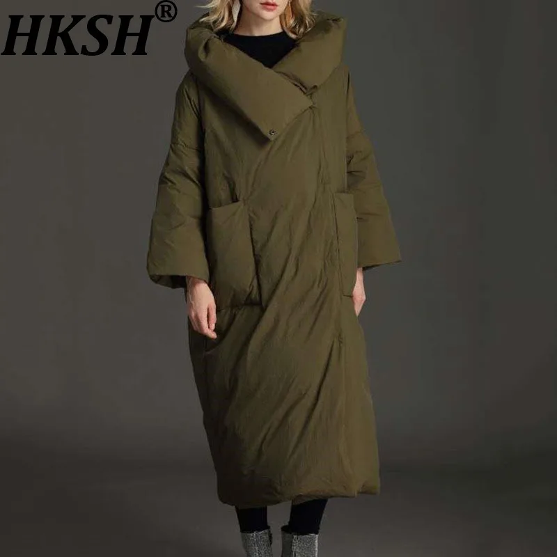 

HKSH 2025 Winter New Women's Down Coat Hooded Large Pockets Solid Color Elegant Fashion Warm Thickened Long Puff Jackets HK15140