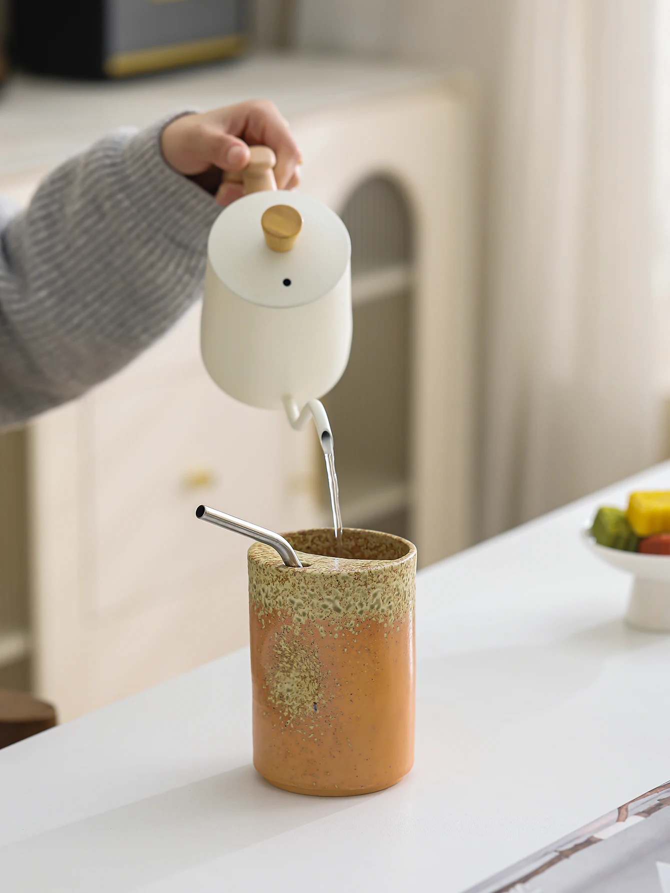 Handcrafted 600ml ceramic mug featuring a unique kiln-change glaze pattern. Ideal for iced coffee, smoothies and cold drinks, it