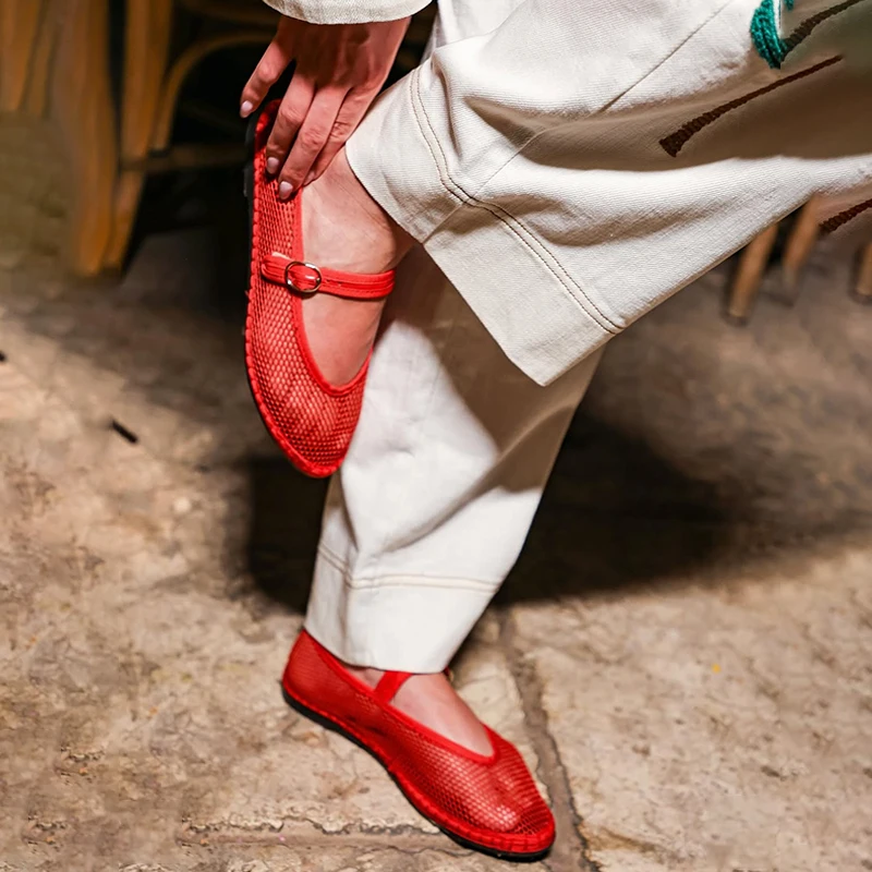 Zapatos Mary Jane de malla negra para mujer, bailarinas rojas de rejilla con hebilla, sandalias de verano cómodas y elegantes para mujer