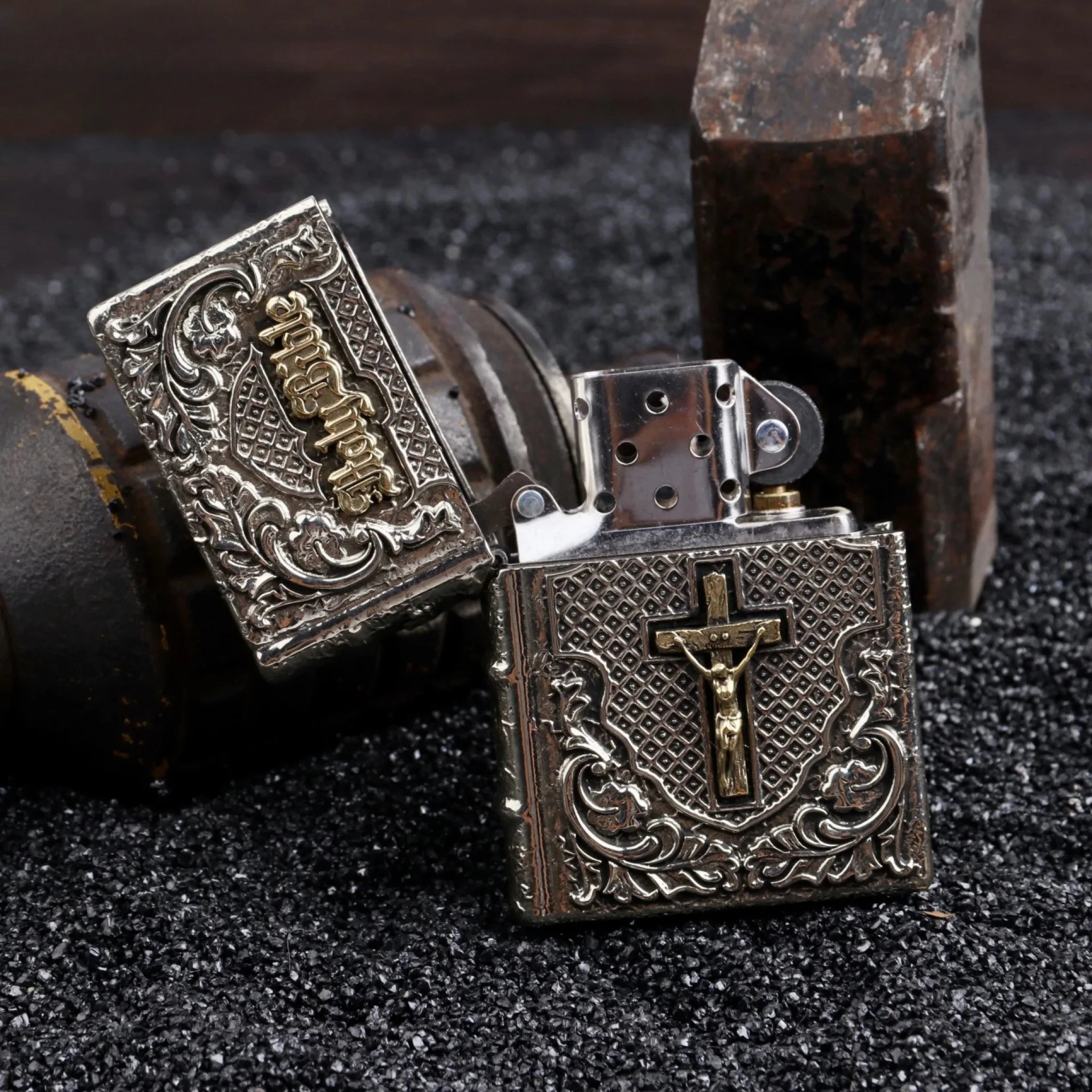 NEW Bible Cross Heavy Armor Fuel Lighter, Classic Windproof Grinding Wheel Lighter, Cigarette Accessories, Men's Gift