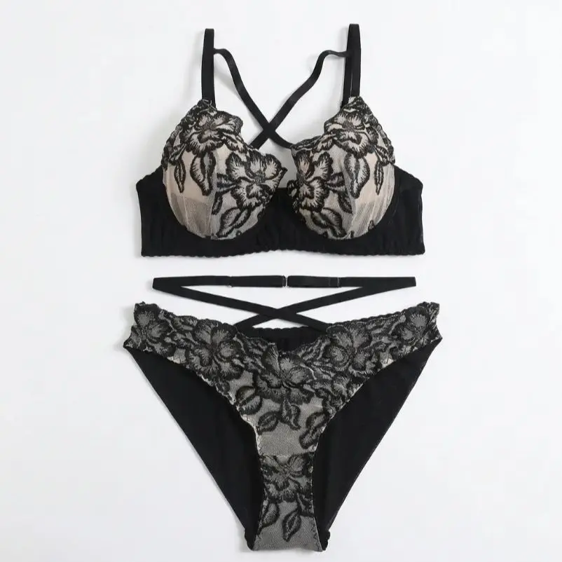 

Women's Sexy Lingerie Set with Interwoven Suspender Mesh Embroidery Breast-Exposed Design for Seductive Underwear Set