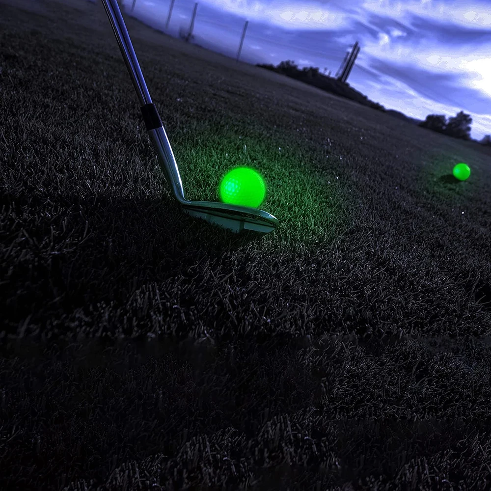 1 adet Glow Golf topları gece spor turnuva floresan karanlıkta parlayan Golf topu-uzun ömürlü parlak ışık topları