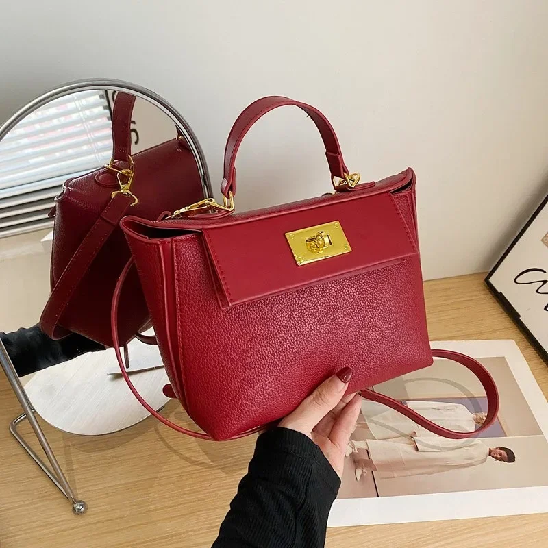 

2025 Women's New Luxury Vintage Italian Leather Bag with Detachable Belt - Daily Commute Essentials for Ladies